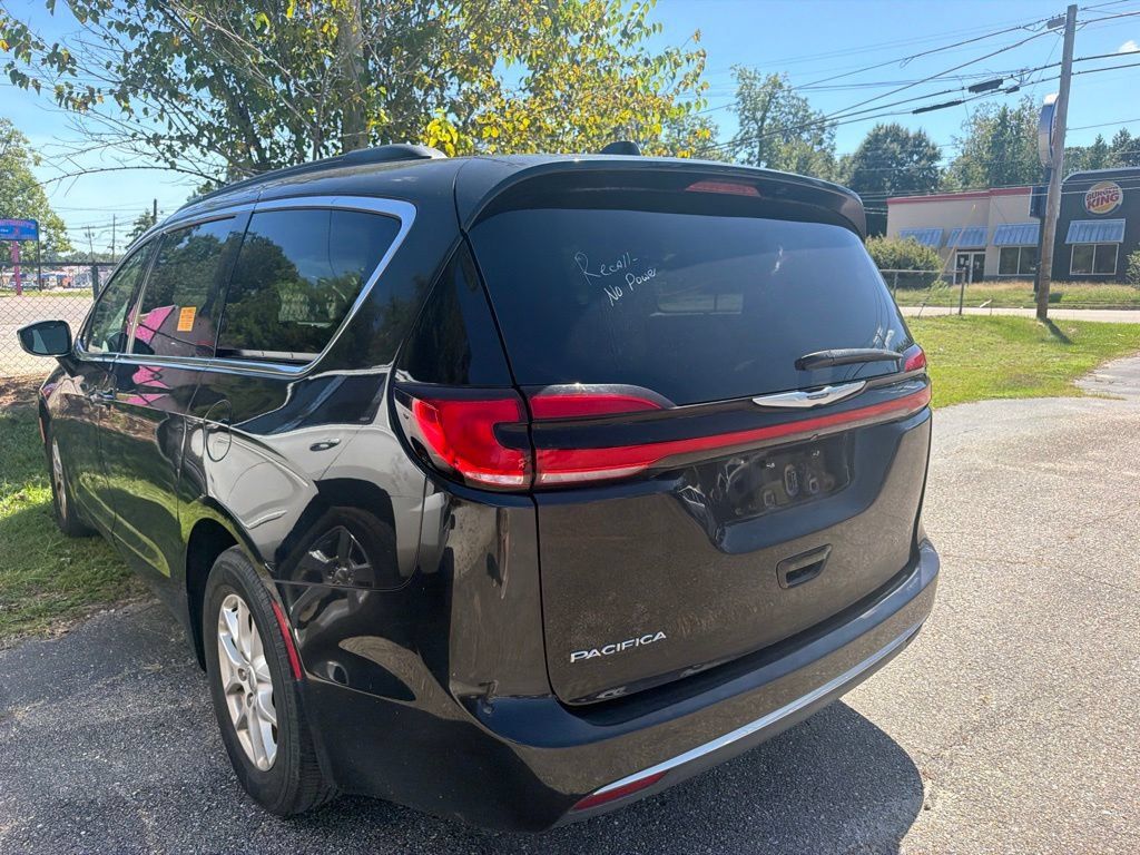 Used 2022 Chrysler Pacifica Touring-L FWD image 4
