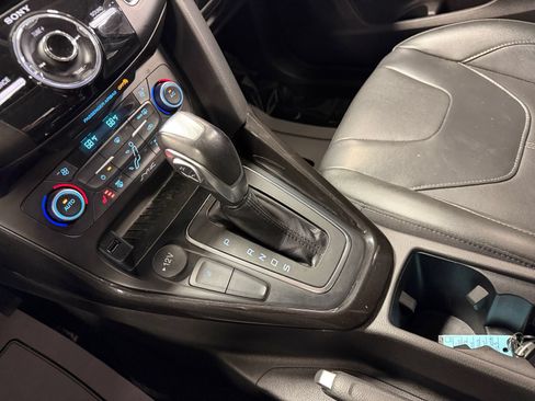 Used 2018 Ford Focus Titanium FWD image 32