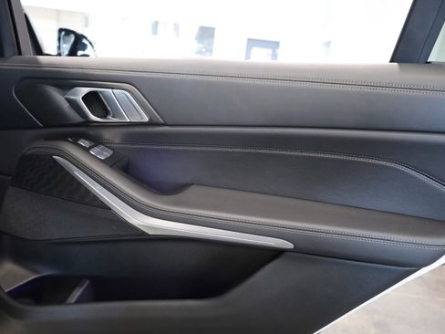 Used 2022 BMW X7 xDrive40i w/ M Sport Package image 40