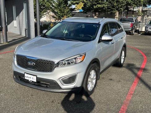Used 2016 Kia Sorento LX w/ LX Convenience Package image 3
