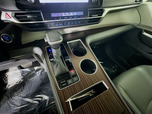 Used 2023 Toyota Sienna XLE image 22