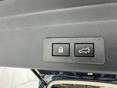 Certified 2025 Subaru Ascent Premium AWD/4WD image 17