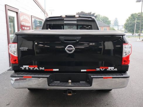 Used 2019 Nissan Titan SV AWD/4WD image 3