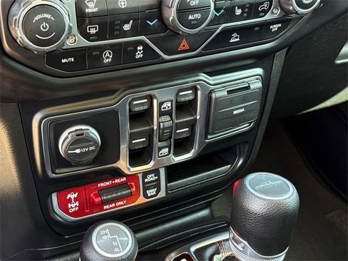 Used 2022 Jeep Gladiator Rubicon w/ Cold Weather Group image 27