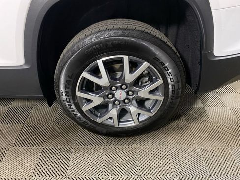 Used 2023 GMC Acadia SLT w/ Preferred Package AWD/4WD image 10