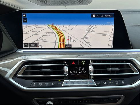 Used 2022 BMW X7 M50i w/ Dynamic Handling Package image 23