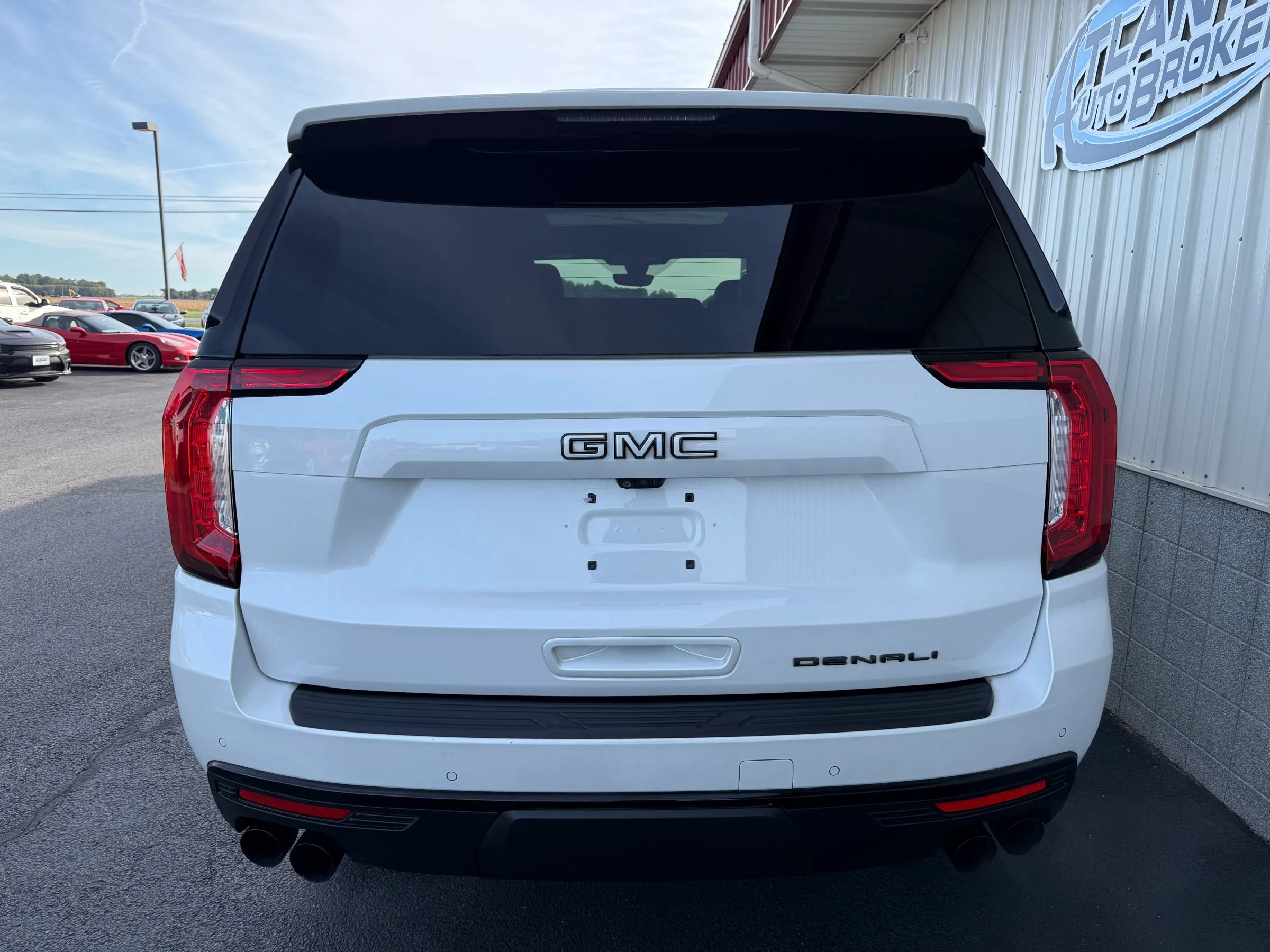 Used 2022 GMC Yukon Denali w/ Denali Premium Package AWD/4WD image 5