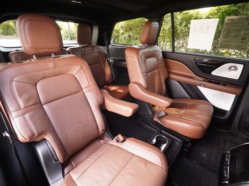 Used 2024 Lincoln Aviator Reserve w/ Equipment Group 201A RWD image 23