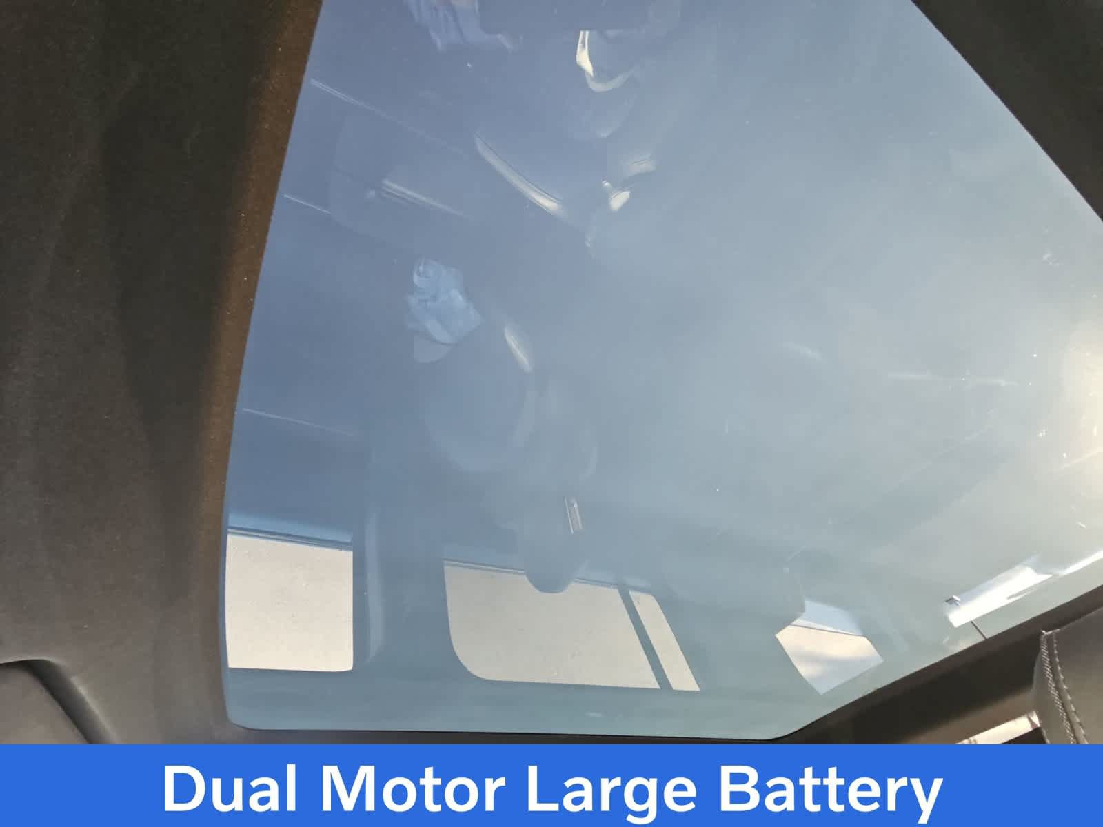 Used 2025 Rivian R1S Adventure Dual AWD/4WD image 28