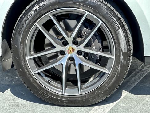 Certified 2026 Porsche Macan AWD/4WD image 26