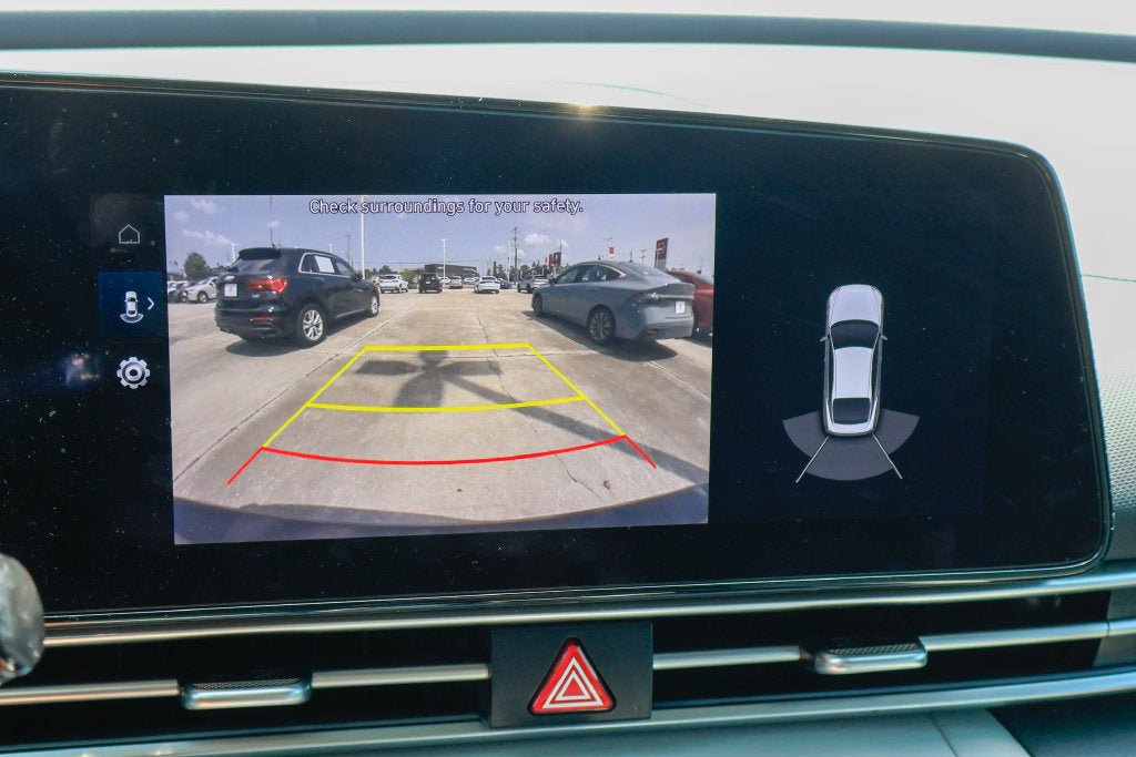 Used 2023 Hyundai Elantra Limited FWD image 4