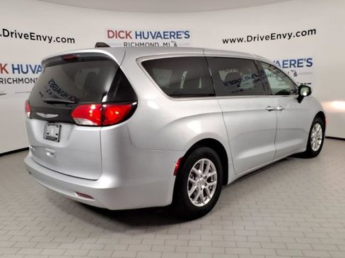Used 2023 Chrysler Voyager LX FWD image 4