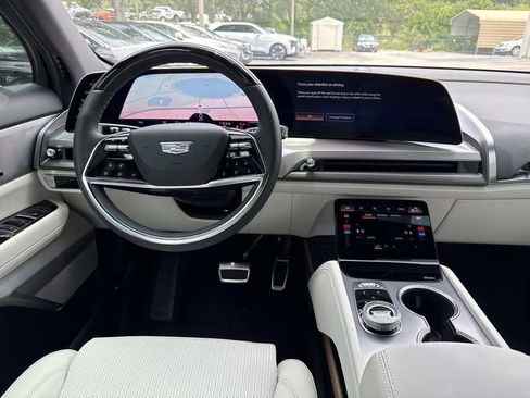 New 2026 Cadillac Vistiq Sport image 17