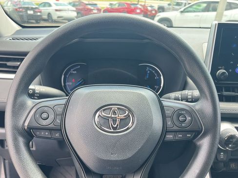 Used 2025 Toyota RAV4 XLE image 22