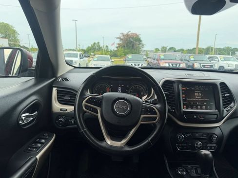 Used 2017 Jeep Cherokee Limited AWD/4WD image 15