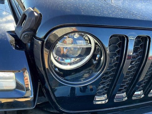 Used 2021 Jeep Gladiator Overland image 32