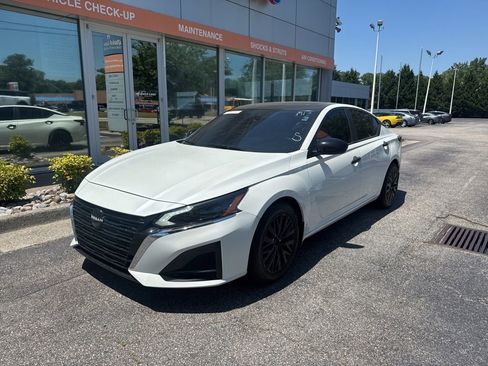 Used 2023 Nissan Altima 2.5 SV w/ SV Premium Package FWD image 1