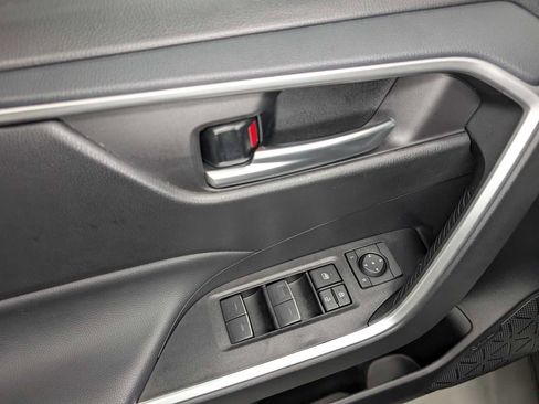 Used 2025 Toyota RAV4 XLE image 39