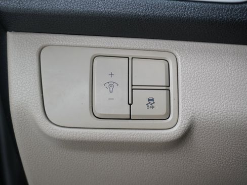 Used 2022 Hyundai Accent Limited image 22