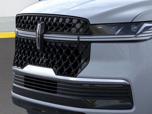 New 2025 Lincoln Navigator Reserve w/ Jet Appearance Package image 17