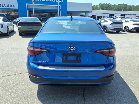 Used 2023 Volkswagen Jetta Sport FWD image 4