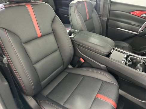 Used 2024 Chevrolet Traverse RS FWD image 34
