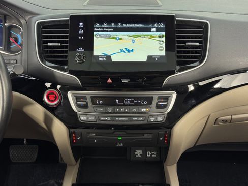 Used 2020 Honda Pilot Touring image 24