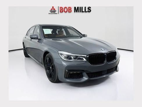 Used 2018 BMW 750i xDrive AWD/4WD image 1