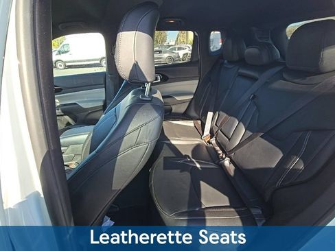 Used 2025 Jeep Compass Limited AWD/4WD image 3