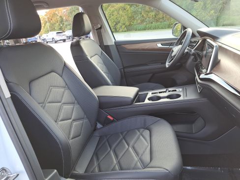 New 2026 Volkswagen Atlas SE image 10