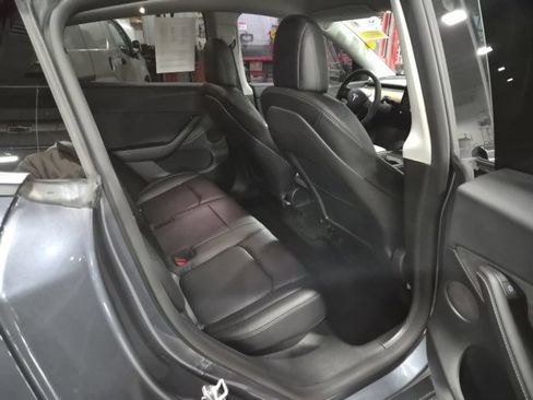 Used 2022 Tesla Model Y Performance image 14