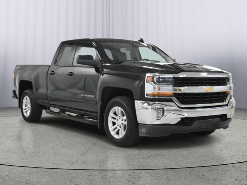 Used 2018 Chevrolet Silverado 1500 LT w/ All Star Edition image 29