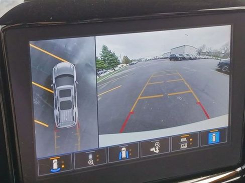 Used 2023 Chevrolet Traverse Premier AWD/4WD image 17