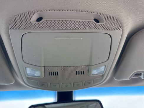 Used 2017 Lincoln Continental Select w/ Climate Package image 28