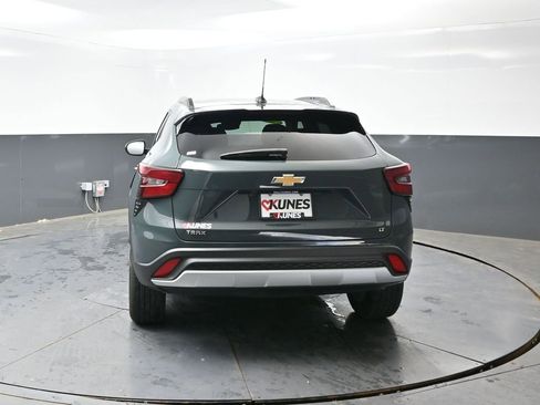 Used 2025 Chevrolet Trax LT FWD image 13
