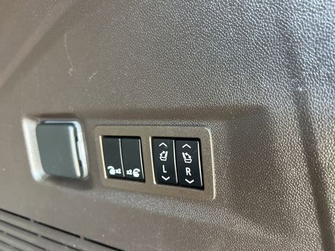 Used 2021 GMC Yukon SLT w/ SLT Luxury Plus Package image 35