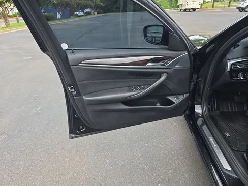 Used 2018 BMW 530i RWD image 39