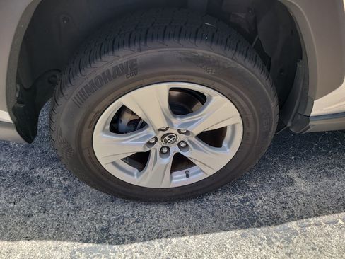 Used 2019 Toyota RAV4 XLE FWD image 8