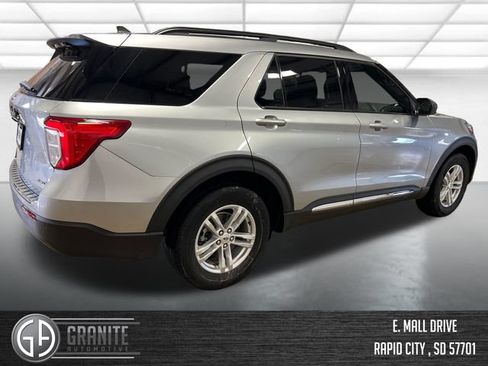 Used 2024 Ford Explorer XLT AWD/4WD image 6