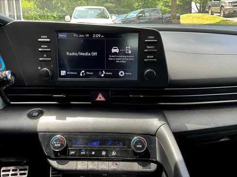 Used 2025 Hyundai Elantra Sport FWD image 18