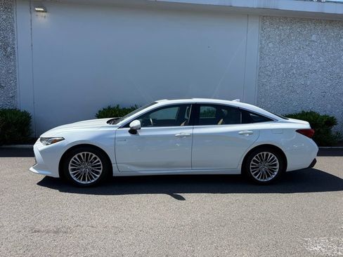 Used 2019 Toyota Avalon Limited w/ Advanced Safety Package FWD image 3