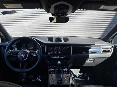 Certified 2025 Porsche Macan image 13