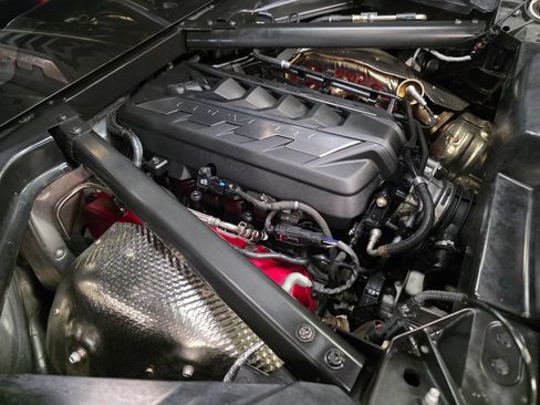 Used 2022 Chevrolet Corvette Stingray Preferred Cpe w/ Z51 Performance Package RWD image 3