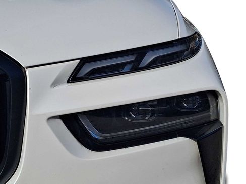 Used 2024 BMW X7 xDrive40i w/ M Sport Package image 3