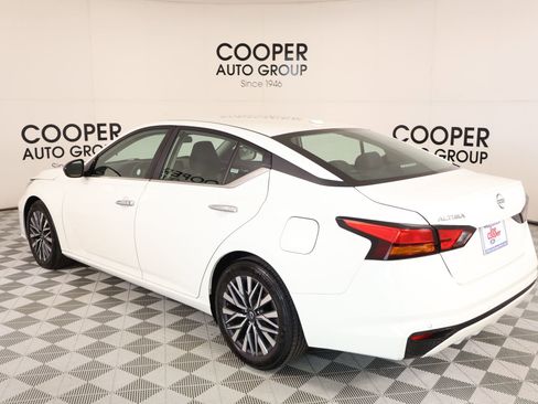 Used 2025 Nissan Altima 2.5 SV FWD image 21