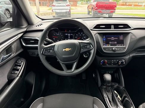 Used 2023 Chevrolet TrailBlazer LT FWD image 19