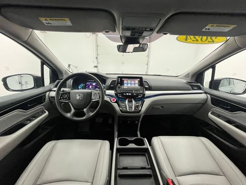 Used 2024 Honda Odyssey Touring image 3