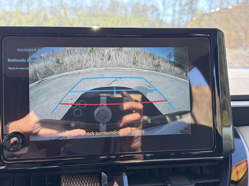 Used 2025 Toyota Corolla LE image 29