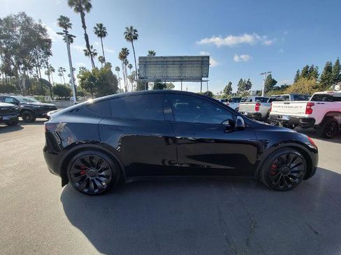 Used 2023 Tesla Model Y Performance image 9