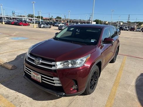 Used 2019 Toyota Highlander Plus FWD image 3